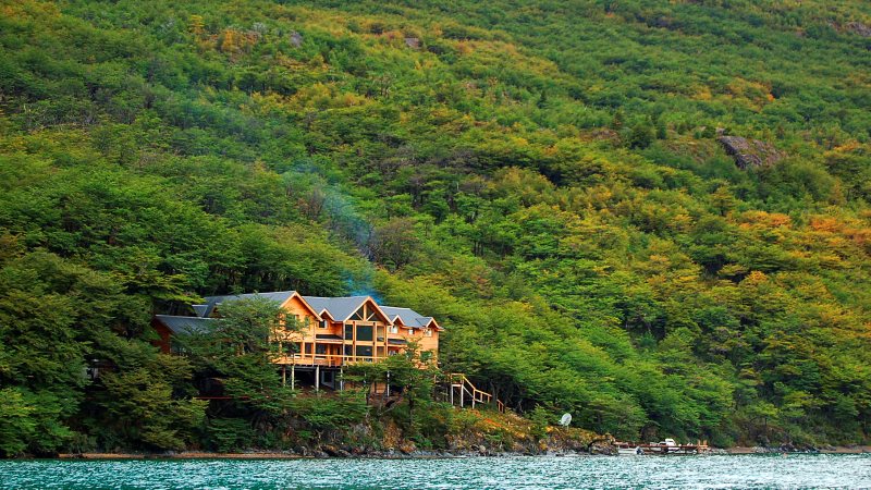 Aguas Arriba Lodge Hotel Aguas Arriba Lodge nestled in the forest by Lake del Desierto, Patagonia