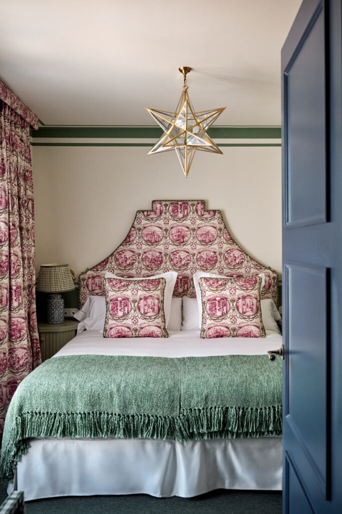 Green suite at Casa Cristine Bedfor Sevilla with soft tones and artisan details.