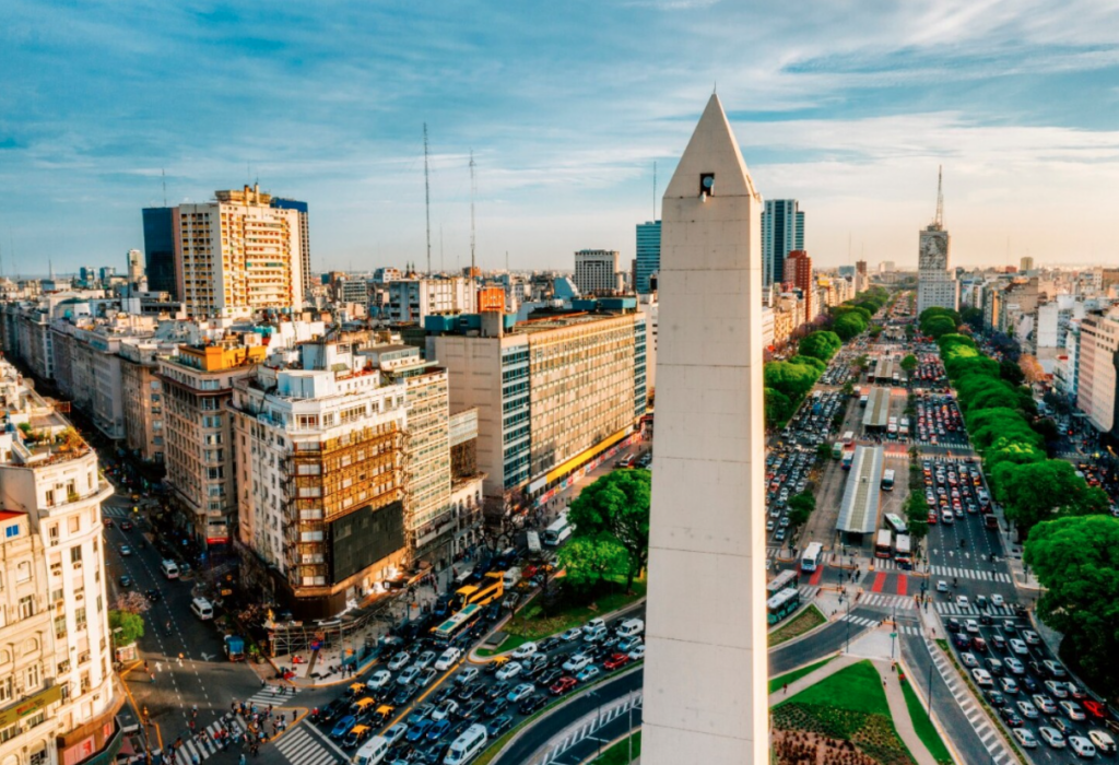 Obelisco with Glaminess Luxury Travel. Buenos Aires city.